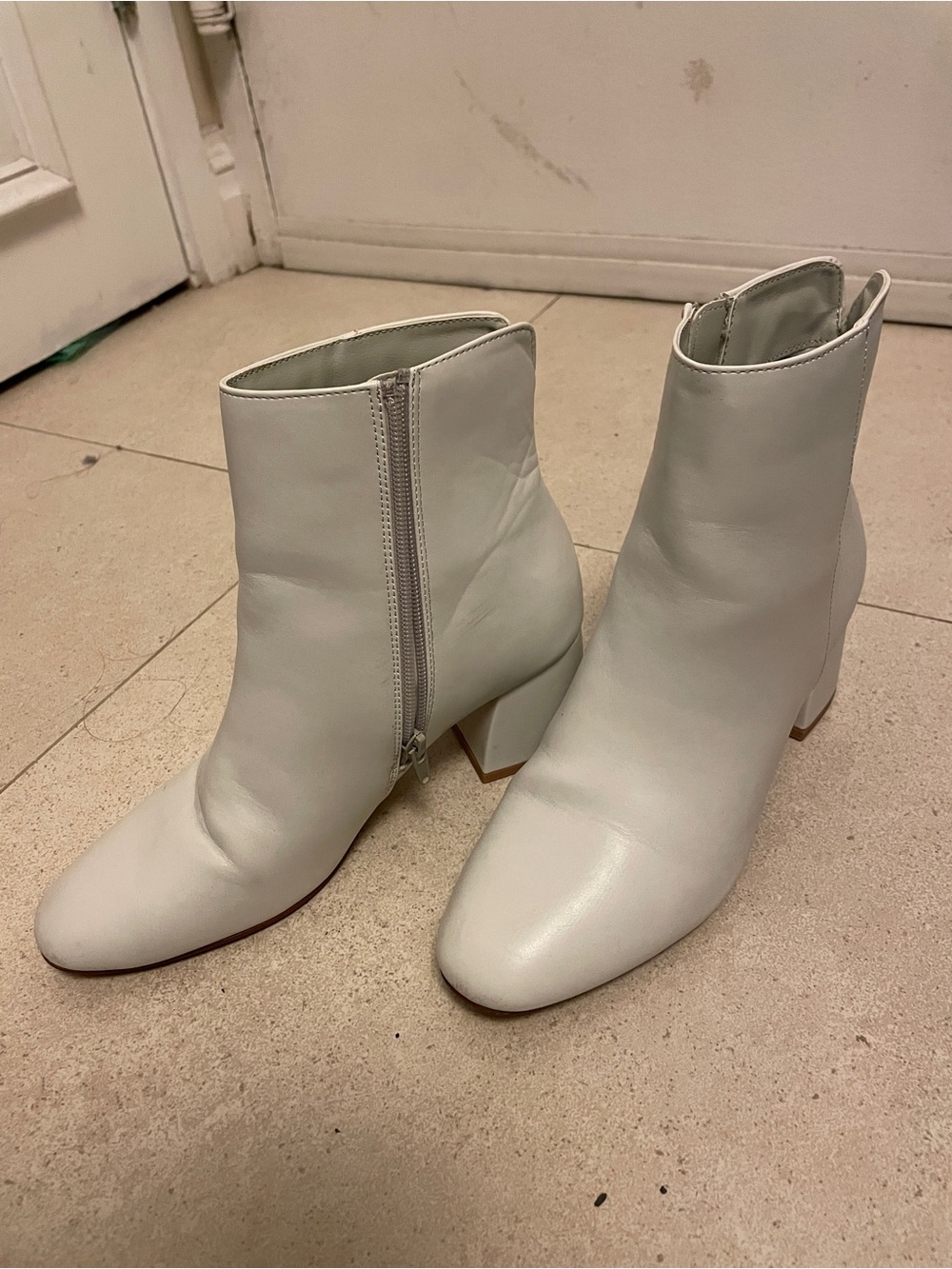 Minimalist chinese laundry white ankle boots - Picture 2 of 4